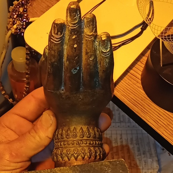 19th early 20th C. Thai brass Buddha hand w/ chakra flower. - Picture 11 of 16